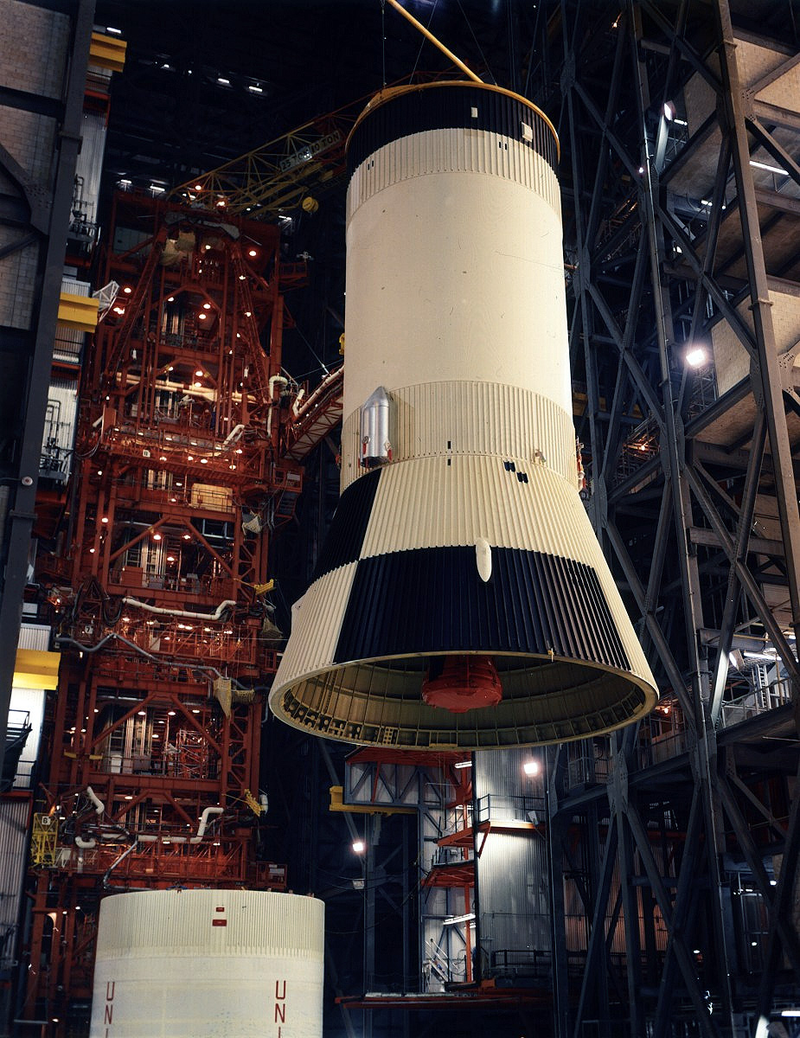 Illustration for article titled Amazing photos from NASA's vaults show how they assembled Apollo 11